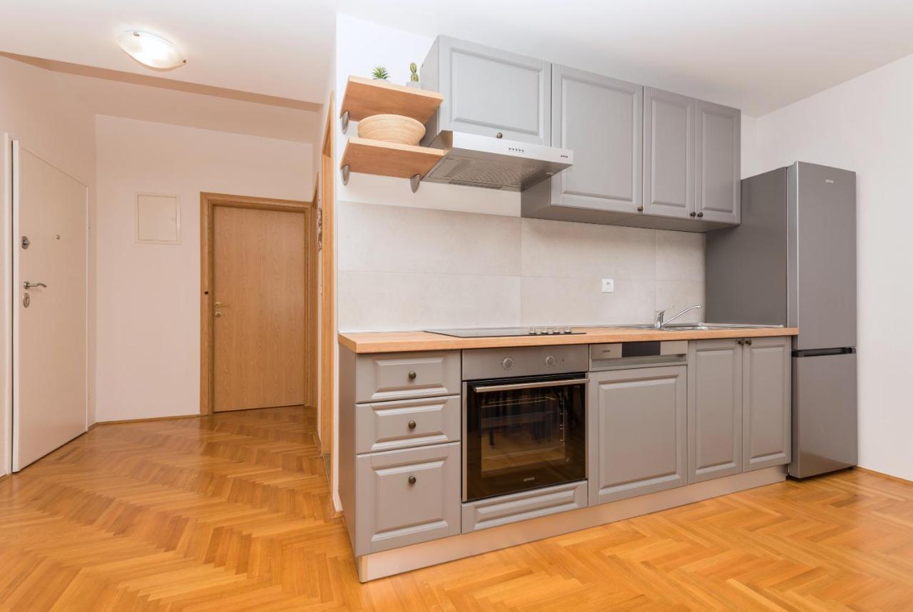 Deluxe 3 Bedroom Apartment With Sea View Baška Voda Exterior foto