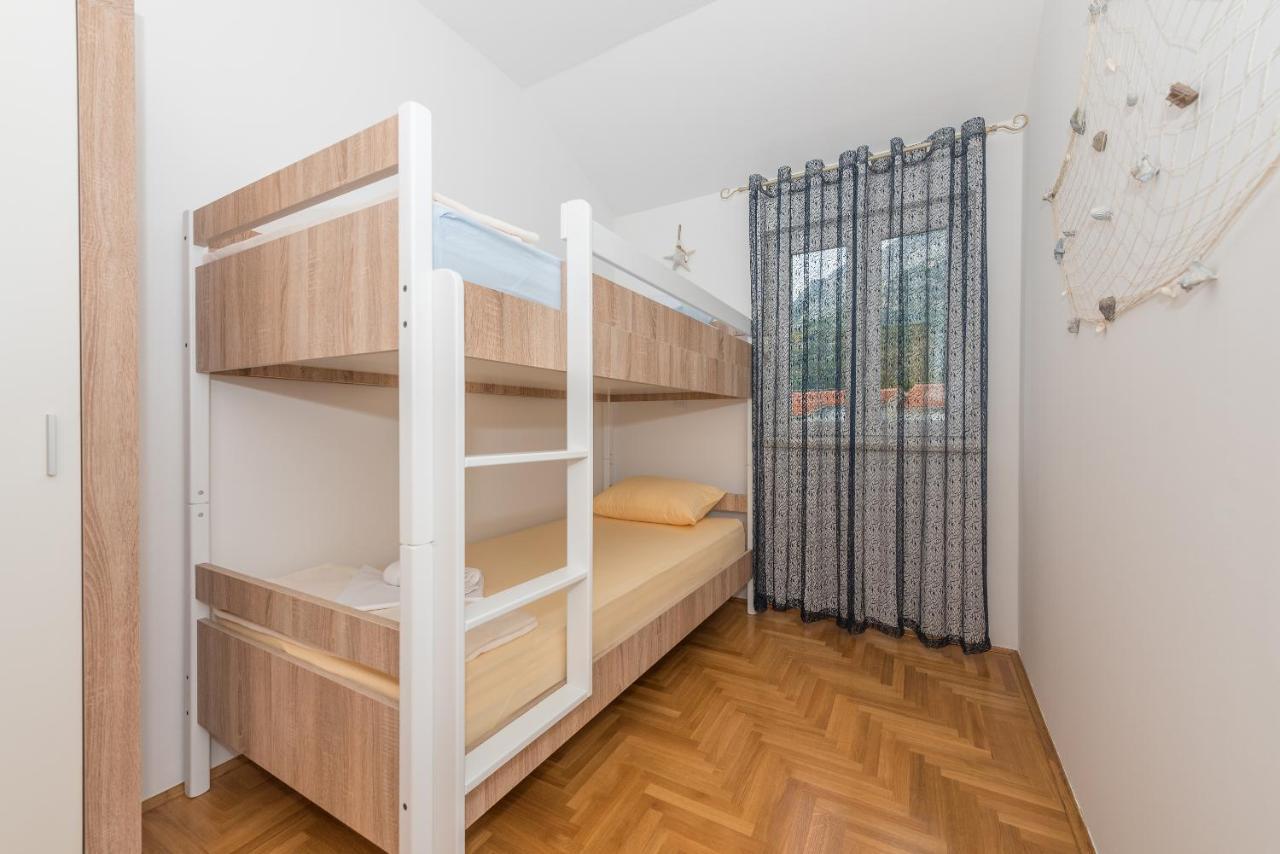 Deluxe 3 Bedroom Apartment With Sea View Baška Voda Exterior foto
