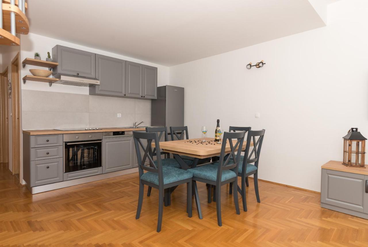 Deluxe 3 Bedroom Apartment With Sea View Baška Voda Exterior foto