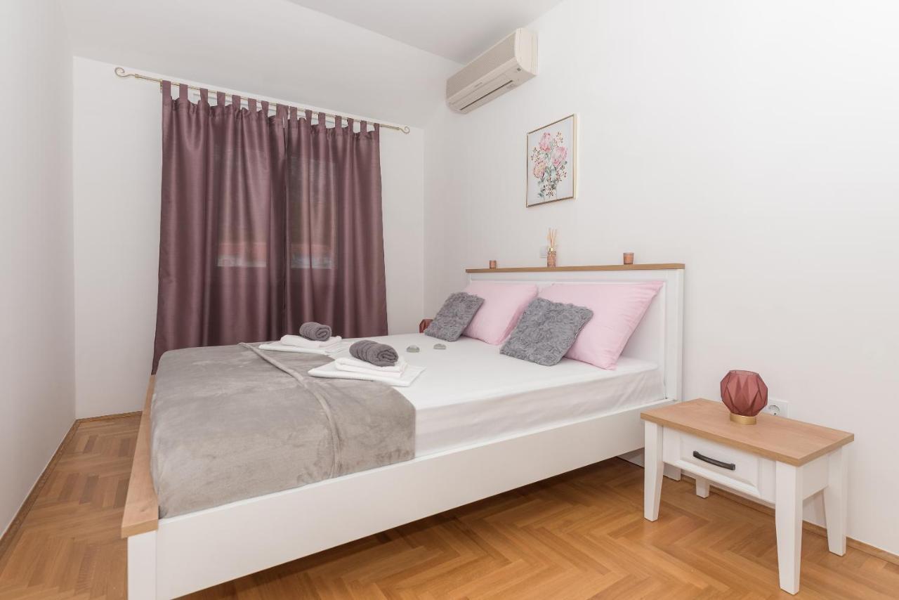 Deluxe 3 Bedroom Apartment With Sea View Baška Voda Exterior foto
