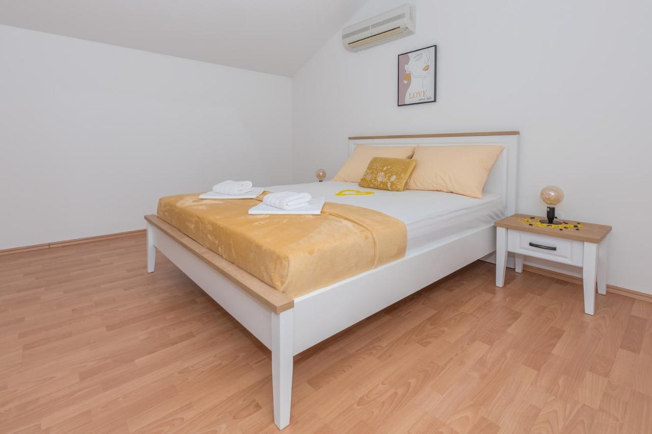 Deluxe 3 Bedroom Apartment With Sea View Baška Voda Exterior foto