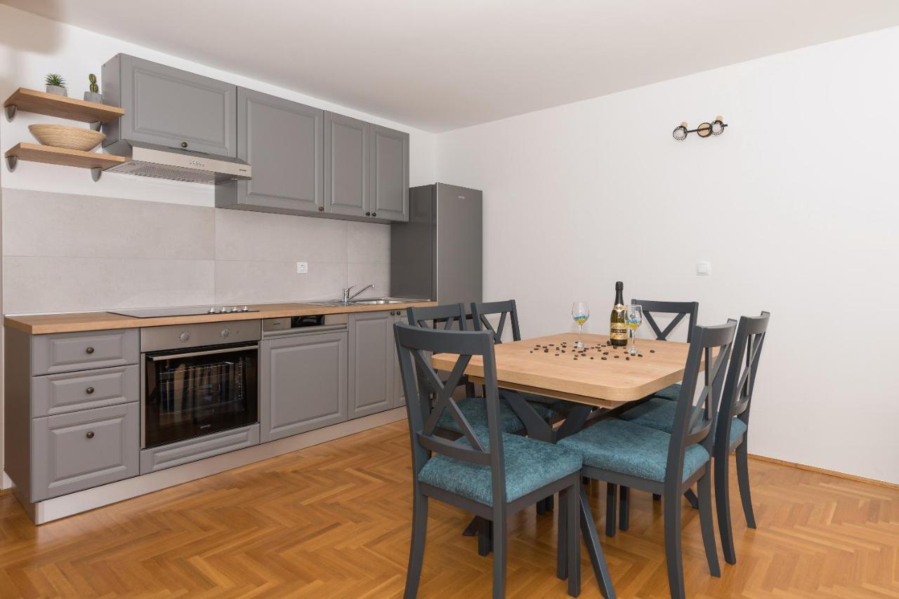 Deluxe 3 Bedroom Apartment With Sea View Baška Voda Exterior foto